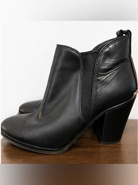 Michael Kors Black Leather Ankle Booties Block Heel Size 6M